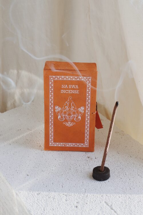 Kadzidła naturalne patyczkowe Na Swa – 44szt. z podstawką Stupa Incense