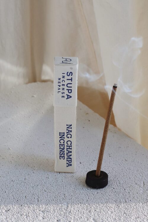 Kadzidła naturalne patyczkowe – zapach Nag Champa 15szt. z podstawką Stupa Incense